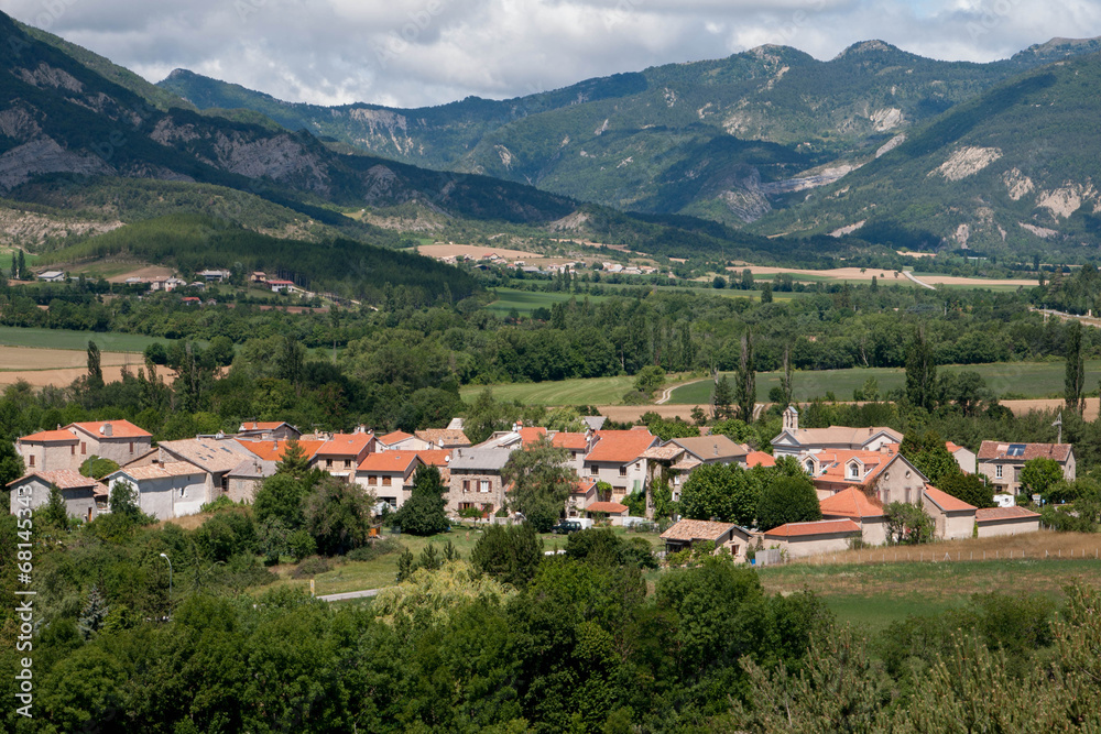 village dans les Hautes Alpes - France