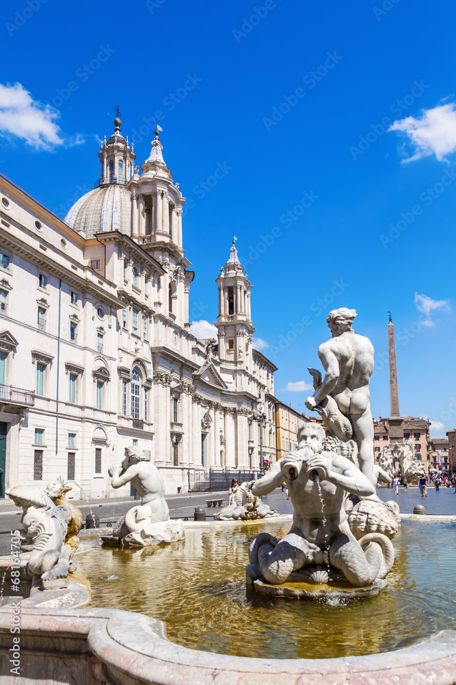 historischer Brunnen auf der Piazza Navona in Rom