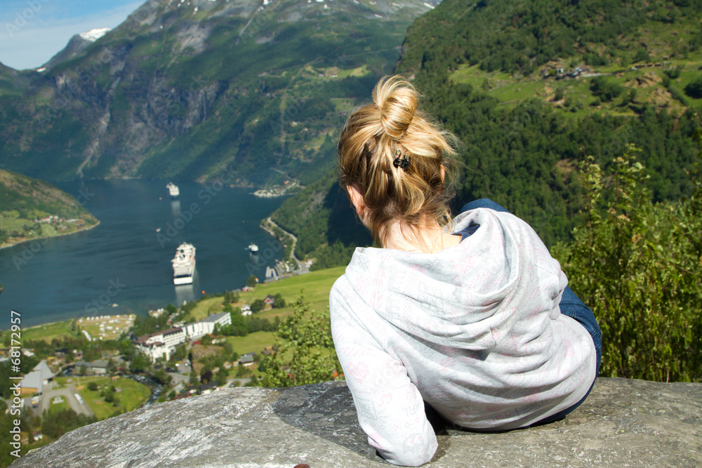 Naklejka premium girl in Geiranger