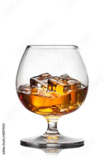 Fotografie Splash of whiskey with ice in glass isolated on white