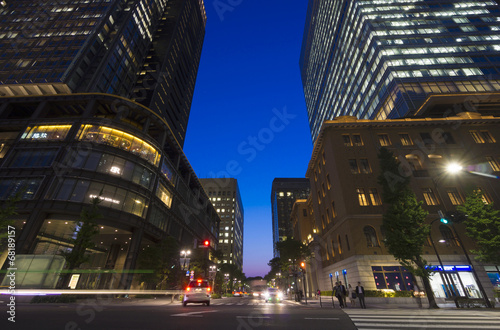 ［東京都市風景］日本最大級のオフィス街丸の内のトワイライト-935