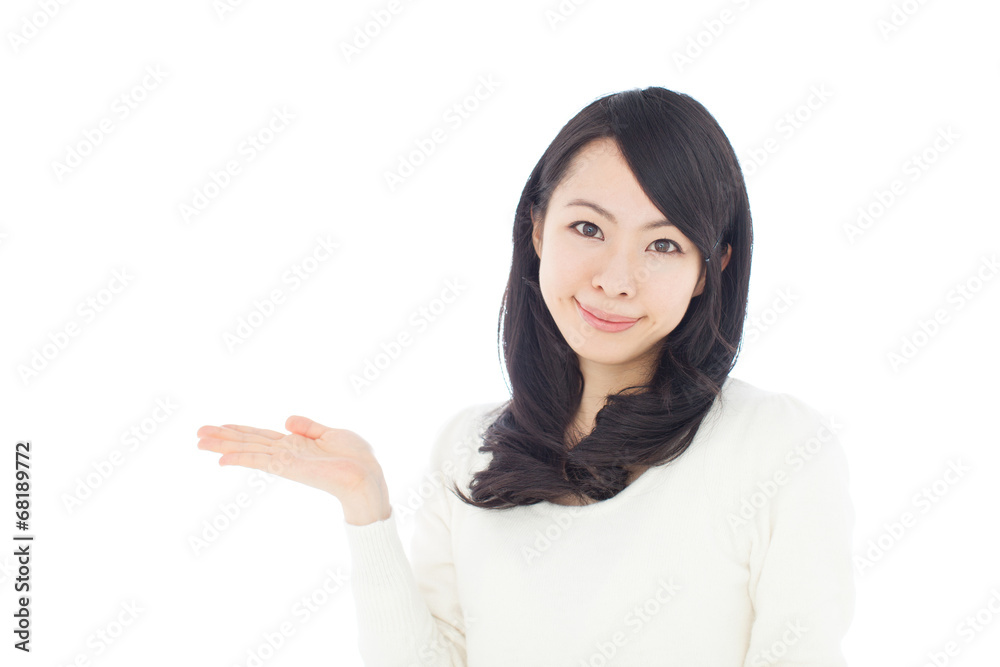 紹介する女性
