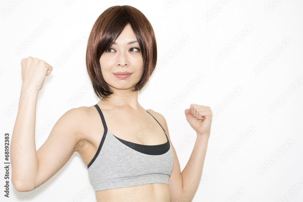 ガッツポーズをする女性 ガッツポーズをする女性
