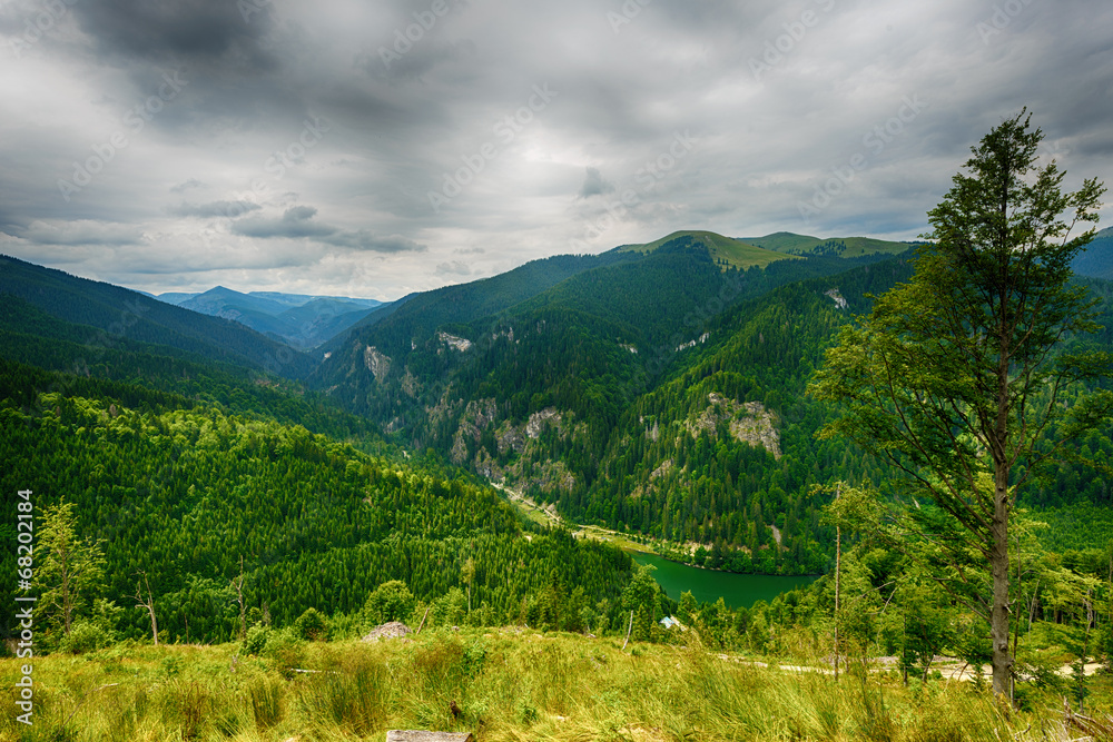 Fototapeta premium beautiful mountain landscape with dramatic clouds