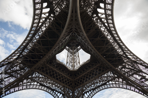 Detail view of Eiffel Tower in Paris © İhsan Gerçelman