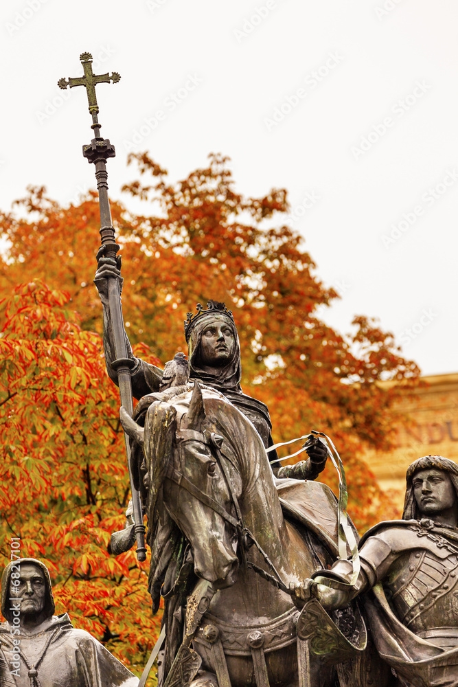Obraz premium Queen Isabella Statue Marching into Granada 1492 Madrid Spain