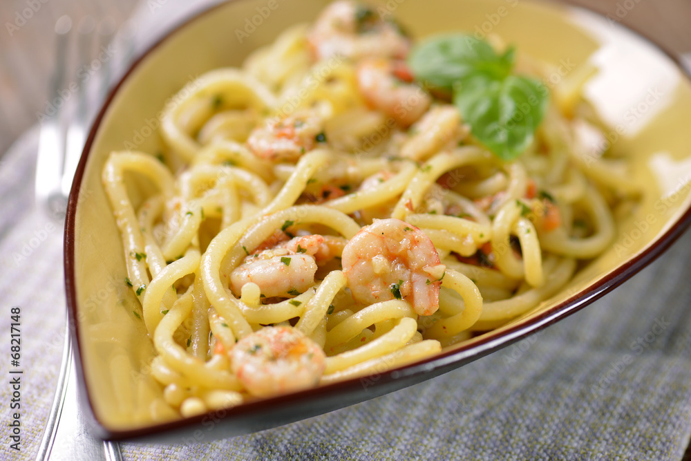 Spaghetti with prawn and tomato Spaghetti with prawn and tomato