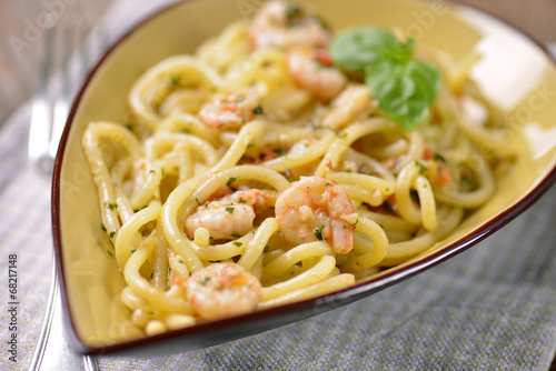 Spaghetti with prawn and tomato