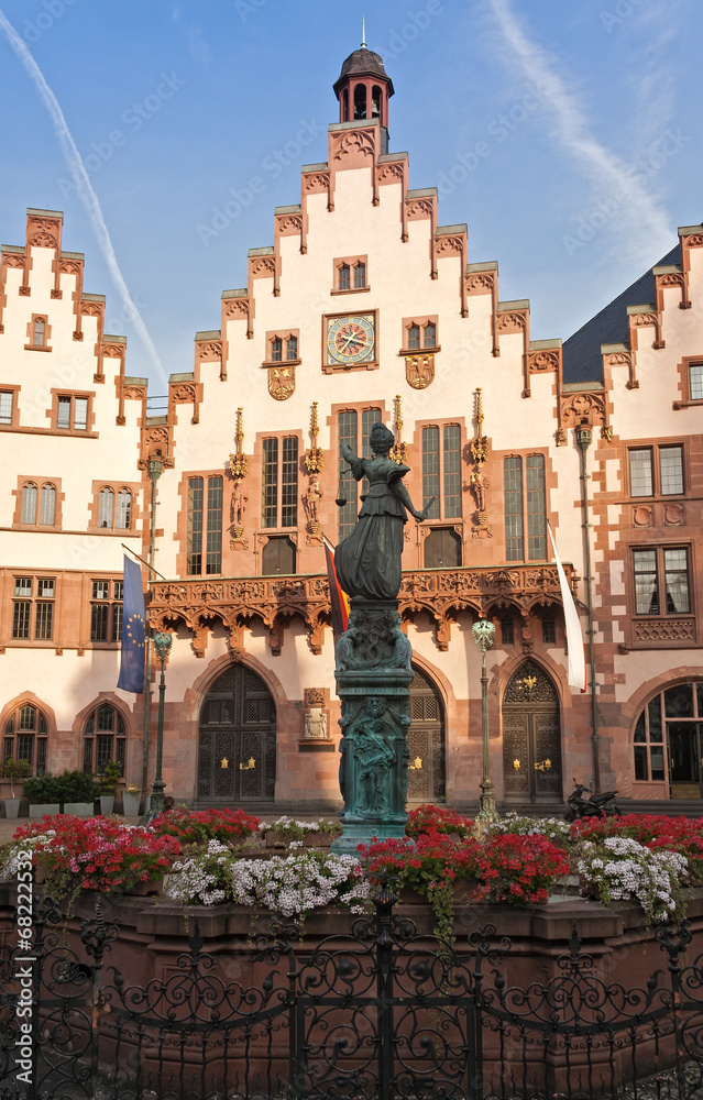 Frankfurter Römer mit Gerechtigkeitsbrunnen