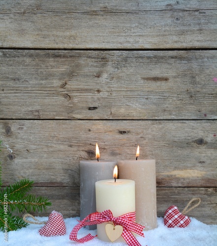 Weihnachtskarte - drei brennende Adventskerzen im Schnee - Weihnachtskarte Landhausstil - Frohe Weihnachten