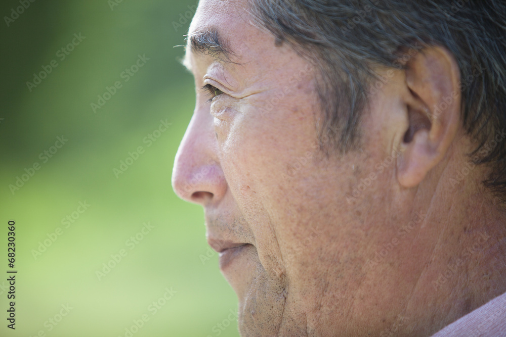 シニアの男性 シニアの男性