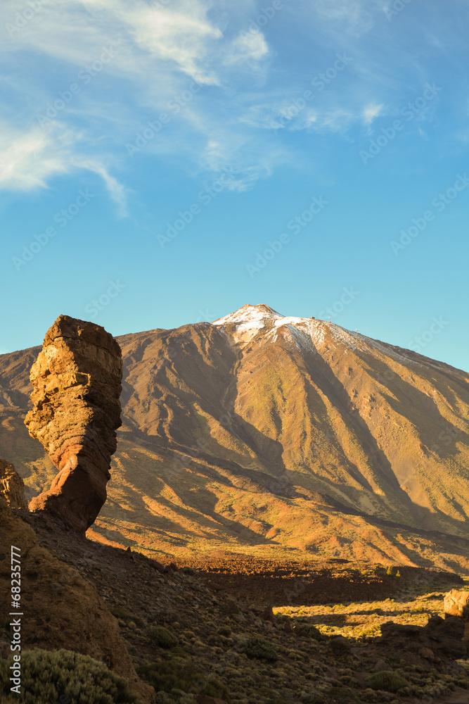 Vulkan Teide und Roque Cinchado auf Teneriffa