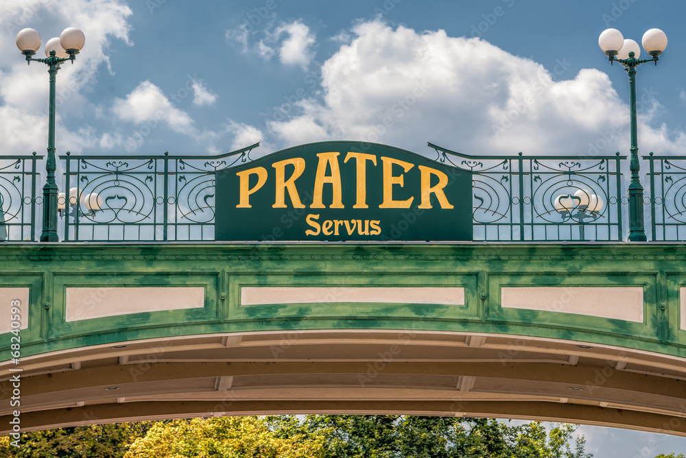 Obraz premium Welcome sign at the entry of the public Prater Park in Vienna