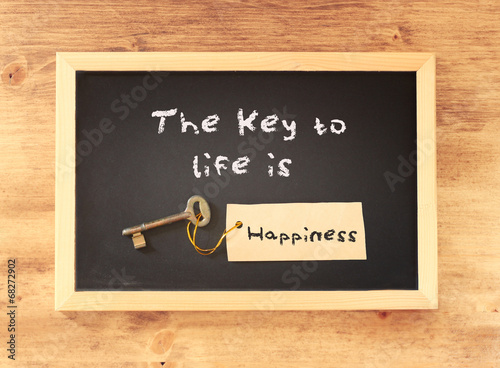 Fototapeta Naklejka Na Ścianę i Meble -  the phrase the key to life is happiness written on blackboard