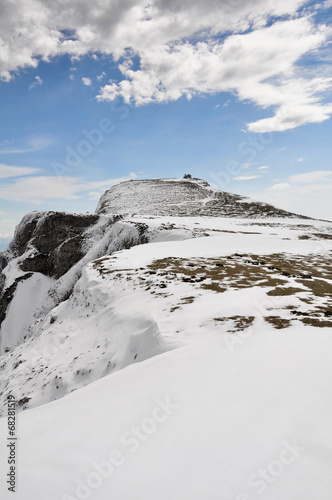 Monte Beriain en invierno  sierra de And  a  Navarra 