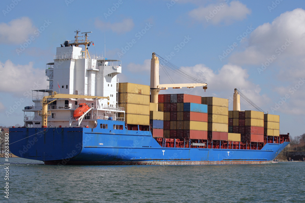 Fototapeta premium Containerschiff auf dem Kiel Kanal