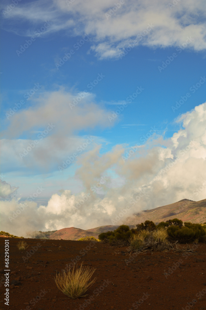 Fototapeta premium Wolken im Gebirge Teneriffas
