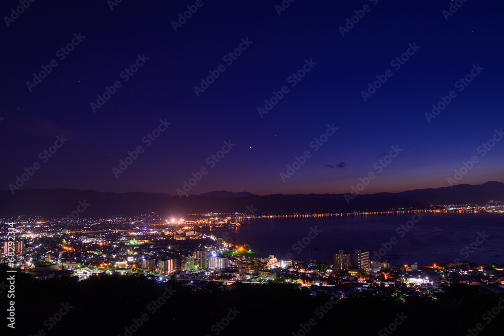 Naklejka premium Night view of the city of Suwa