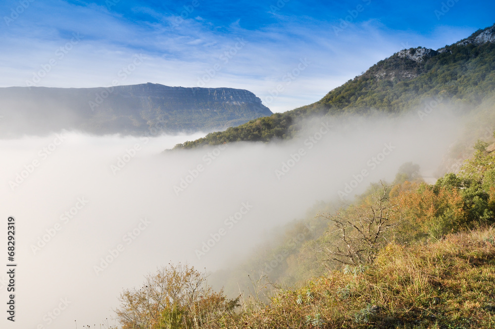 Obraz premium Niebla en San Miguel de Aralar, Navarra (España)