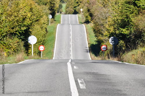 Obraz na plátně Bumpy Road, Pyrenees in Spain
