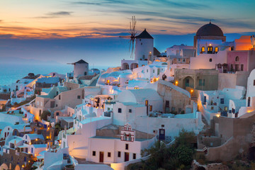 Keuken achterwand Romantische stijl Oia bij nacht op Santorini  © neirfy