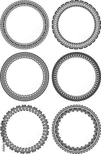 Set of round frames