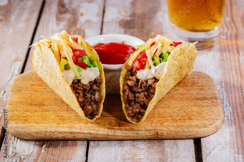 Obraz na plátně tacos with minced meat with greens and tomatoes