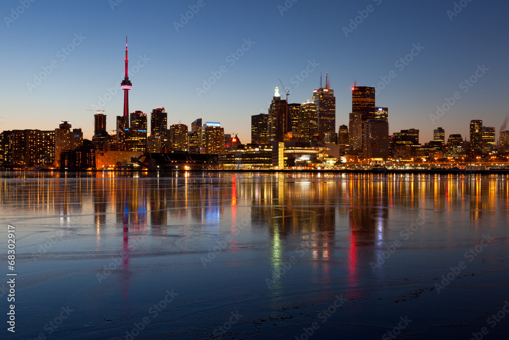 Obraz premium Toronto Skyline Frozen Lake Winter Cold Reflection