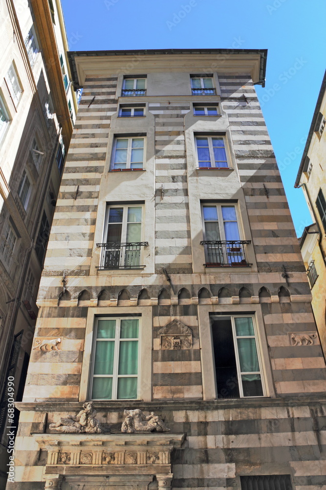 Obraz premium Altes Hochhaus
