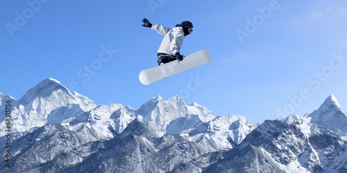 Snowboarding sport © Sergey Nivens
