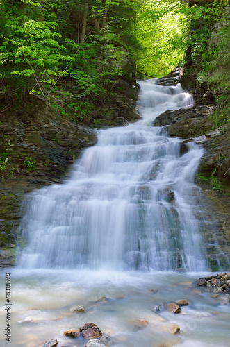 Fototapeta Naklejka Na Ścianę i Meble -  Waterfall in spring