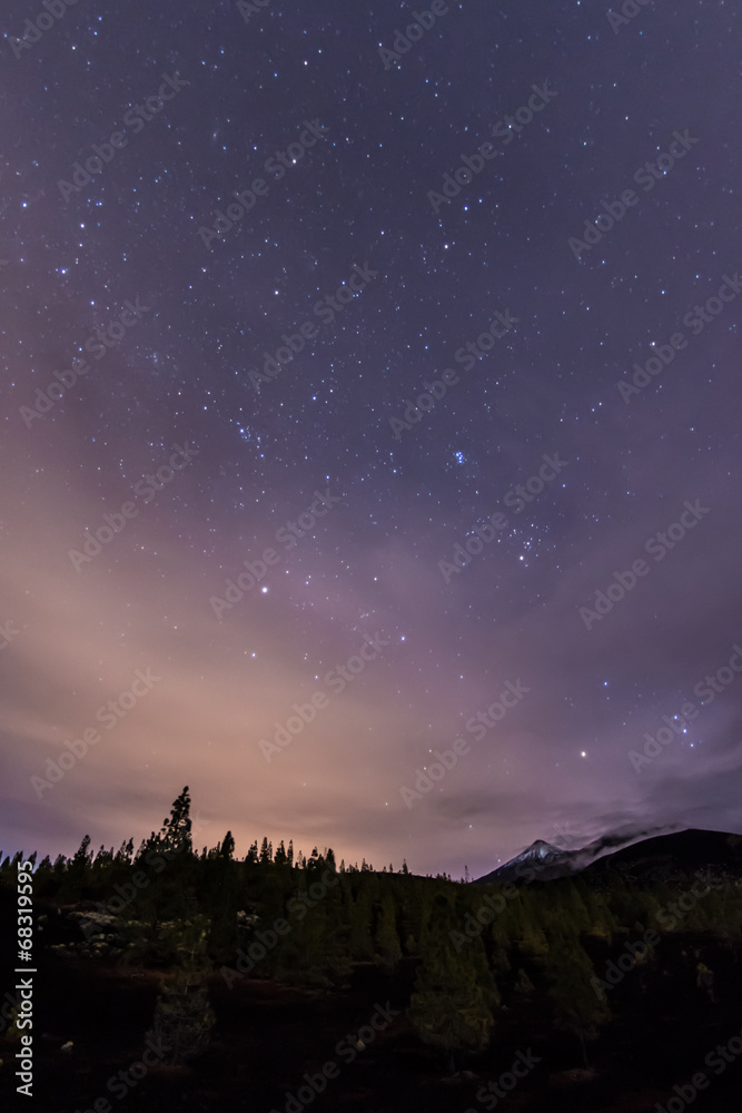 Vulkane Teide und Pico Viejo auf Teneriffa bei Nacht