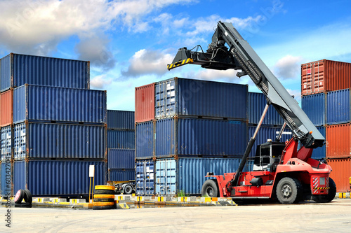 forklift handling the container box
