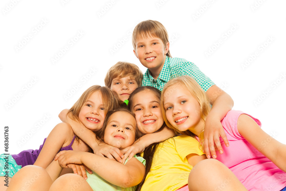 Six children hugging together