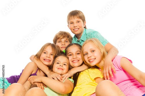 Six children hugging together