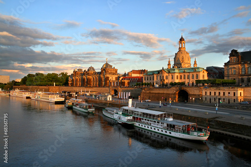 Fotografie Dresden Brühlsche Terrasse mit Dampferanlegestelle am Abend