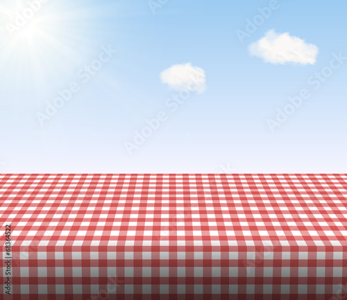 Tischdecke kariert mit blauem Himmel