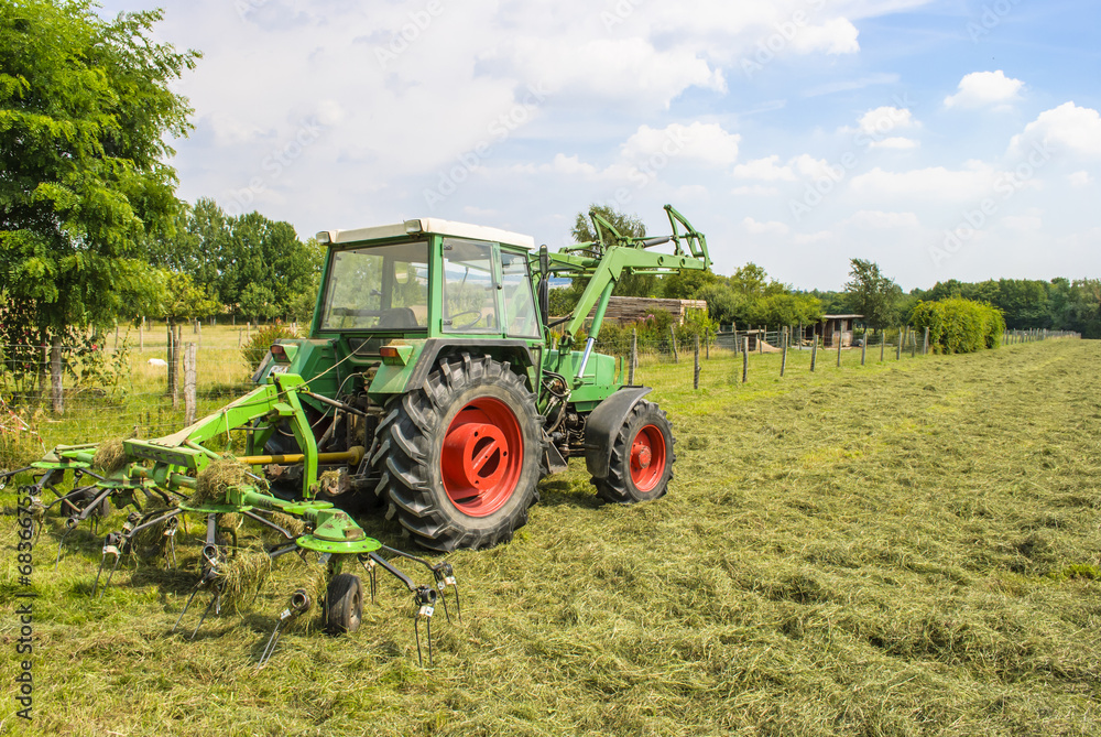 Obraz premium Tractor on field