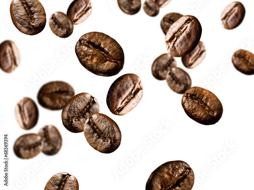 chicchi di caffe' su fondo isolato photo