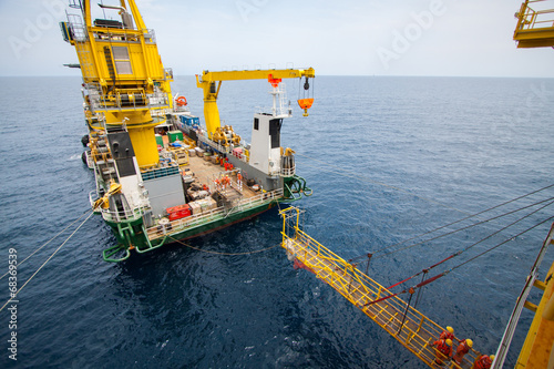 Obraz na plátně gangway between barge and oil and gas platform