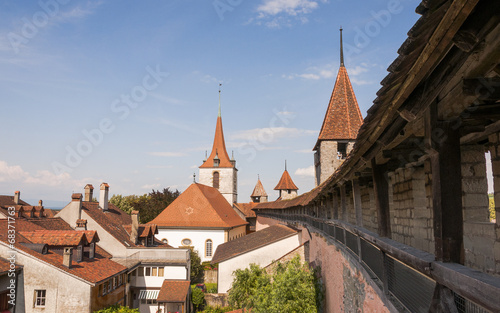Murten, Altstadt, historische Ringmauer, Kirche, Schweiz