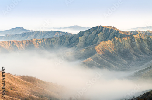 Calanchi e nebbia