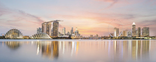 Fotobehang Singapore Skyline Singapore boven kalme baai  © wootthisak