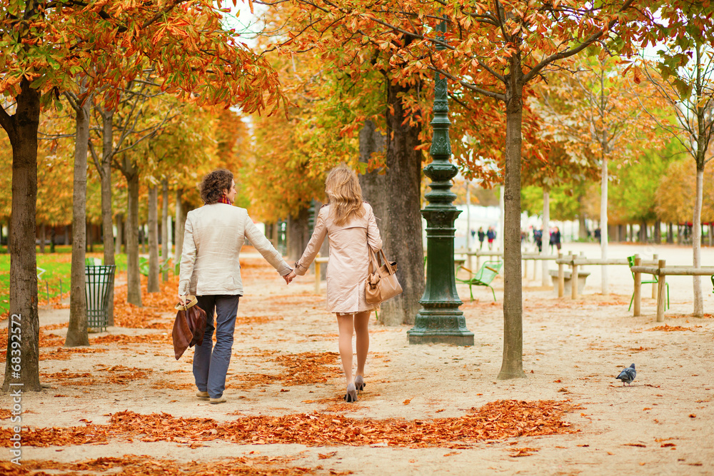 Fototapeta premium Beautiful loving couple on a fall day
