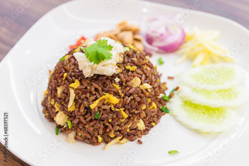 Fried rice with curry crab