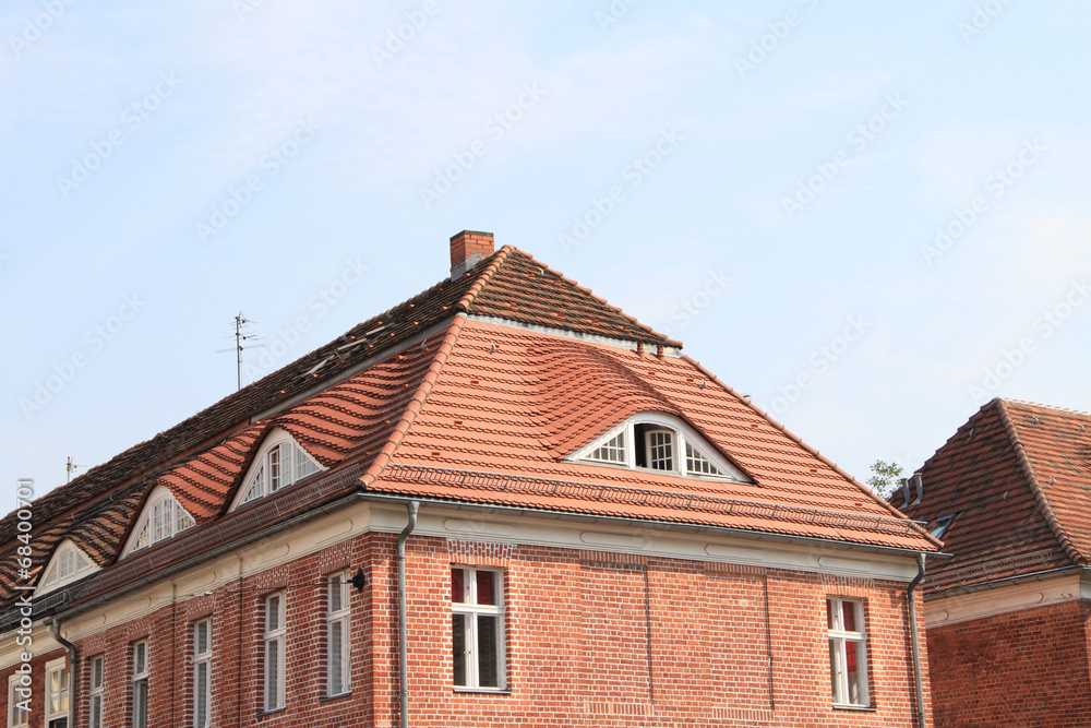 Backsteinhäuser mit runden Dachfenster Backsteinhäuser mit runden Dachfenster