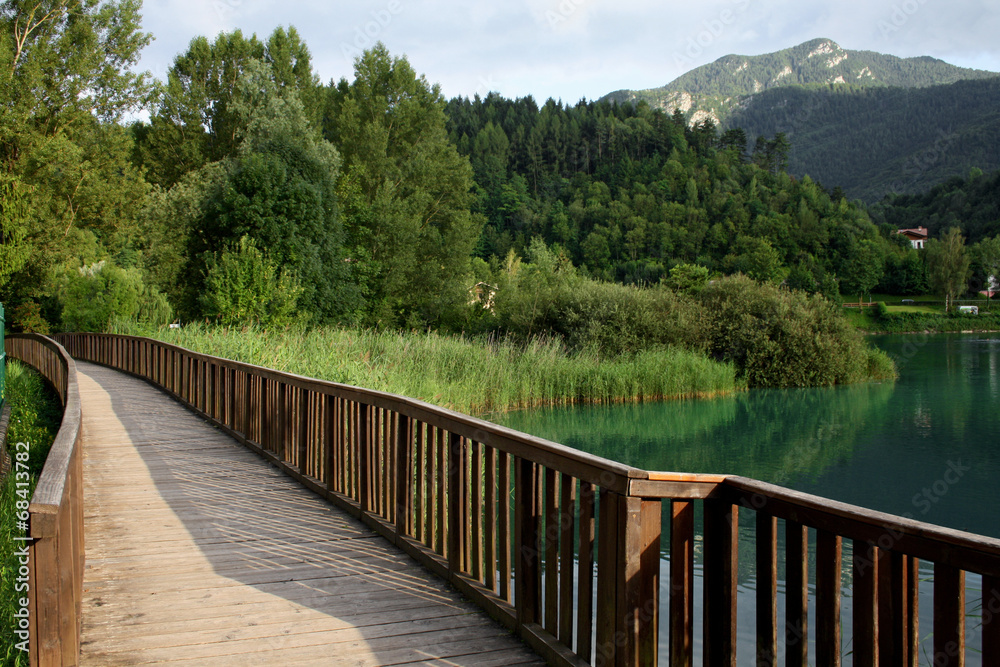 PONTE SU LAGO DI MANTAGNA