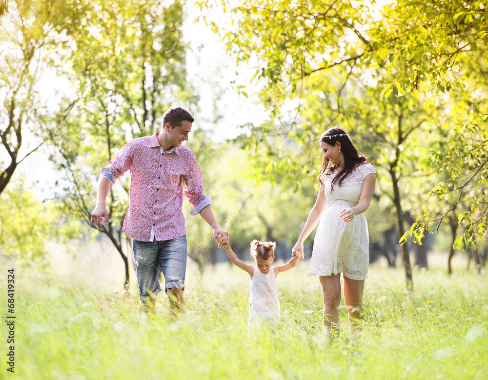 Obraz premium Family summer walk