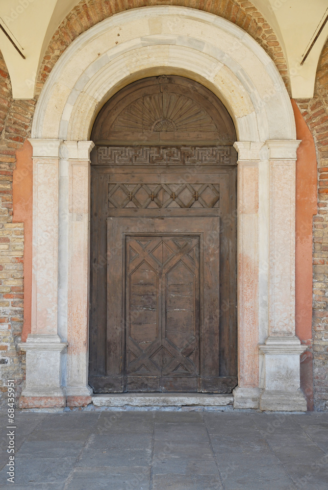 Ravenna, New Saint Apollinaire Basilica main door.