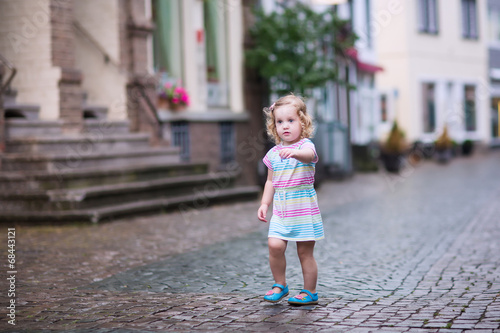 Little girl in a city © famveldman